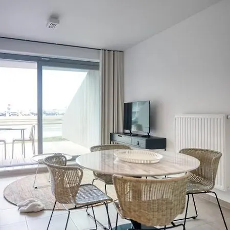 Apartment Charming By The Sea In