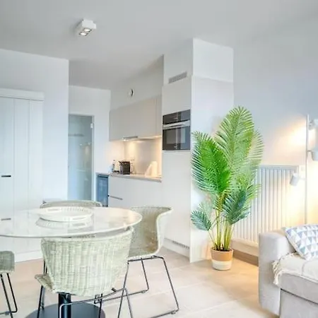 Charming By The Sea In Apartment *
