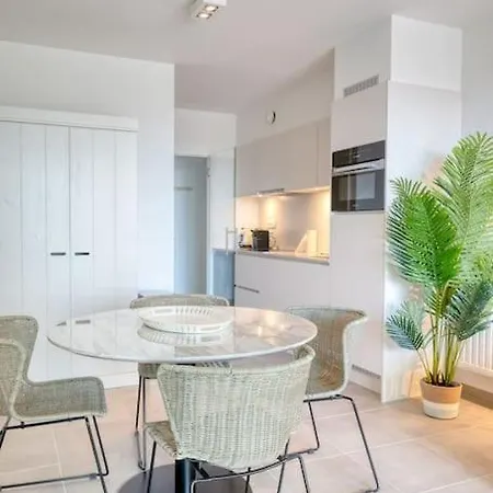 Apartment Charming By The Sea In *