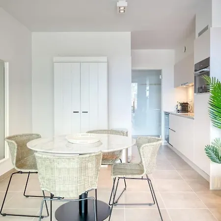 Charming By The Sea In Apartment Ostend