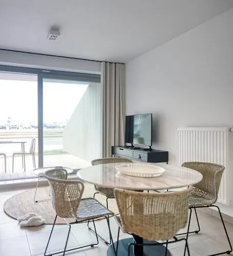 Apartment Charming By The Sea In