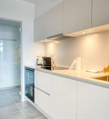 Apartment Charming By The Sea In