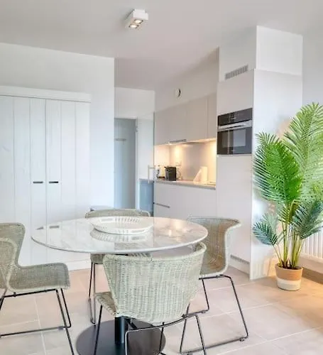 Apartment Charming By The Sea In *