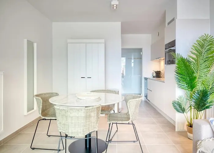 Charming By The Sea In Apartment Ostend